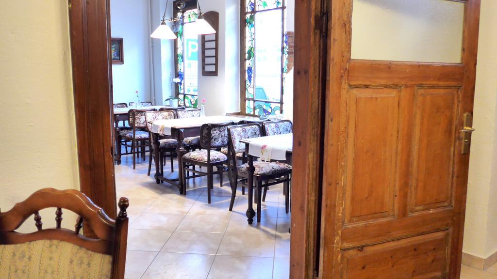 Romantisches Hotel Zur Traube Schwerin Schwerin  Ngoại thất bức ảnh