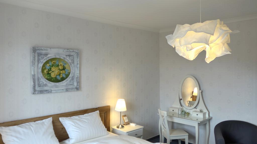 Romantisches Hotel Zur Traube Schwerin Schwerin  Ngoại thất bức ảnh